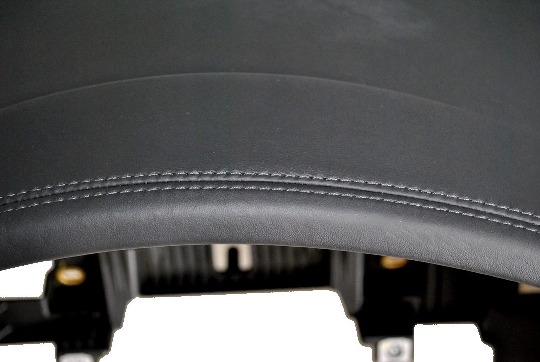 NEUE ORIGINAL-LEDER-ARMATURENBRETT MIT SCHWARZEM FADEN PORSCHE CAYENNE 2018 - 9Y1857033P