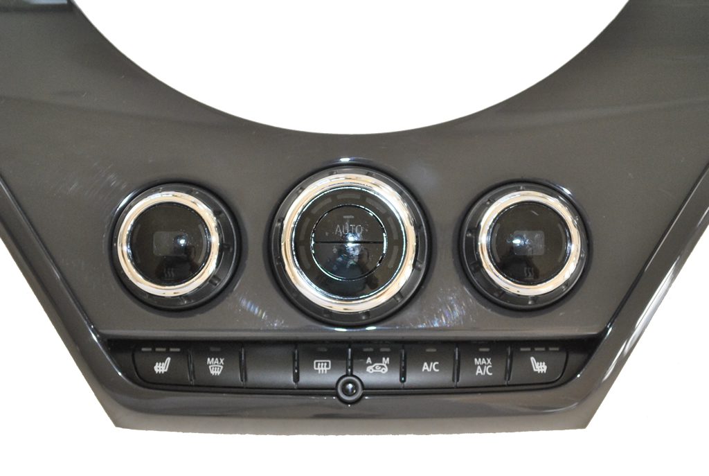 POUŽITÝ DEKORATIVNÍ OBLOŽENÍ + PANEL KLIMATIZACE + TLAČÍTKA VYHŘÍVANÝCH SEDADEL MINI COUNTRYMAN F60 9334605