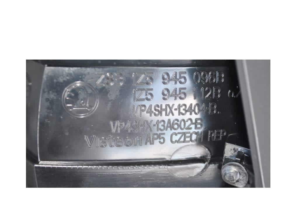 NOUVEAU OEM FEU ARRIERE DROIT SKODA OCTAVIA 2 1Z3 2009 - 1Z5945112A / 1Z5945096B