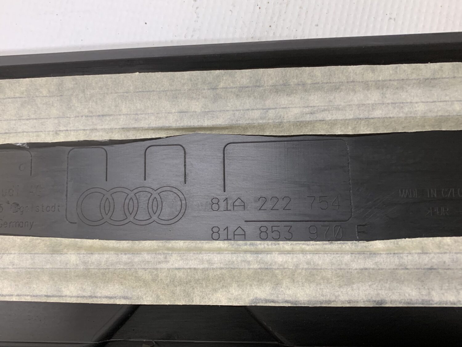 2X NOVÉ ORIGINÁLNÍ LIŠTY ZADNÍCH DVEŘÍ AUDI Q2 81A853970F 81A853969F