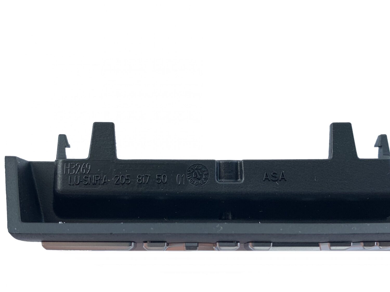 OE EMBLÉM S NÁPISEM AMG V MŘÍŽCE MERCEDES W205 C63 A2058175001