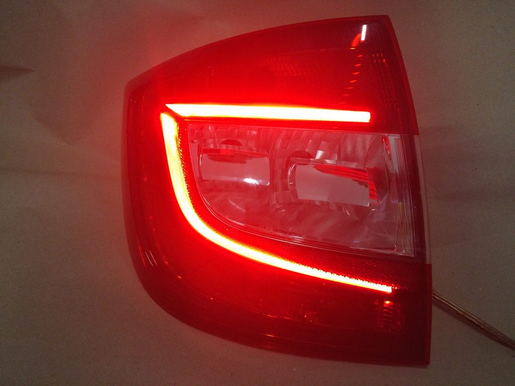 NOWA OE LAMPA TYLNA Z LED SKODA RAPID LIFTBACK 2012 - LEWA STRONA 5JH945207 - 5JH945711