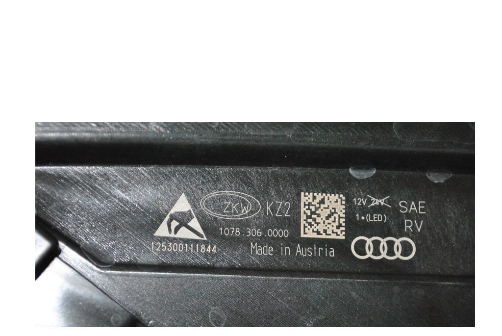 Nowy Oryginalny Reflektor Full Led Prawa Strona Audi  Q8 4M8941034B