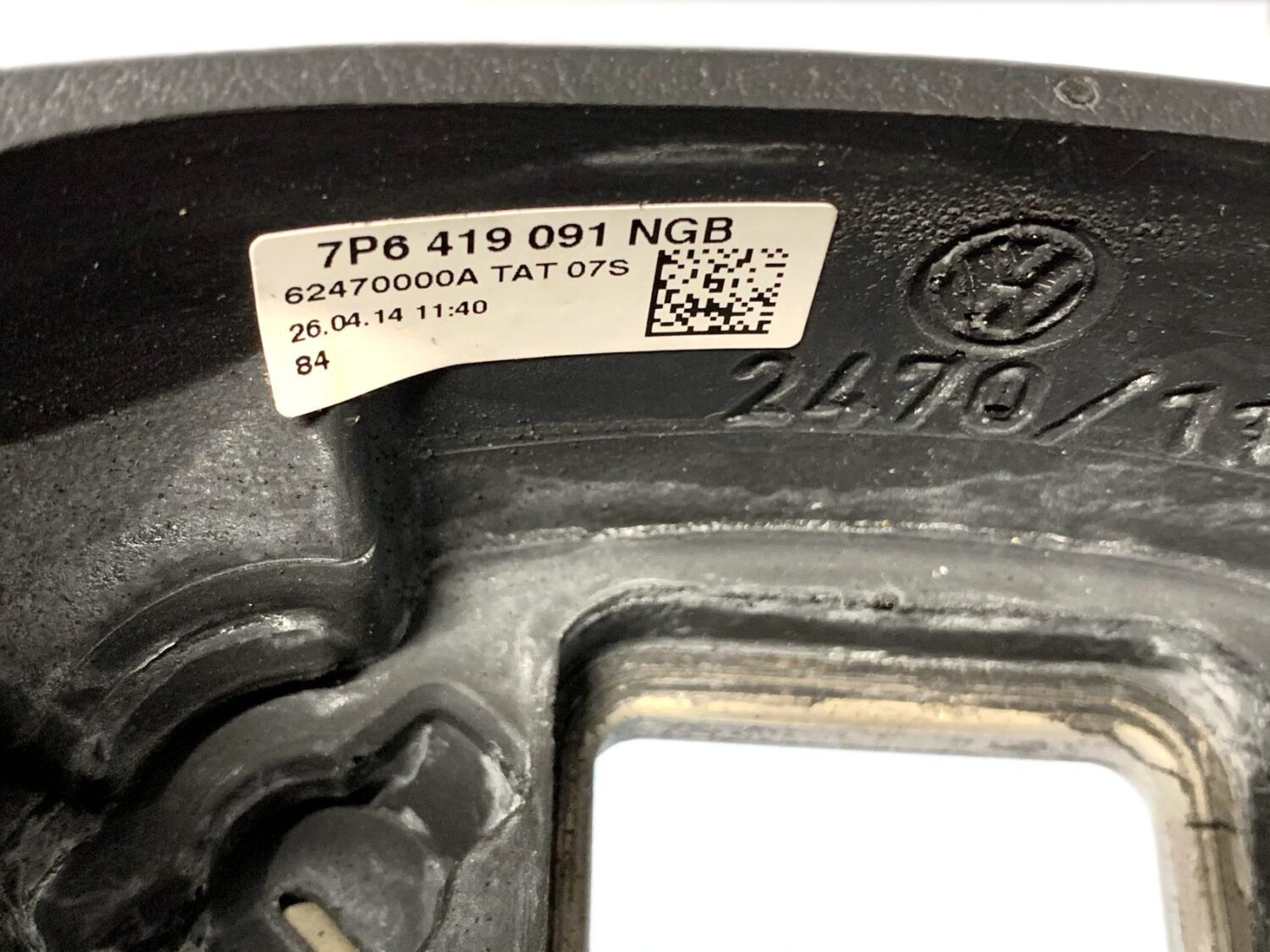 NOVÝ OE VOLANT ČERNÝ KOŽENÝ VW TOUAREG 7P 2010 - 7P6419091