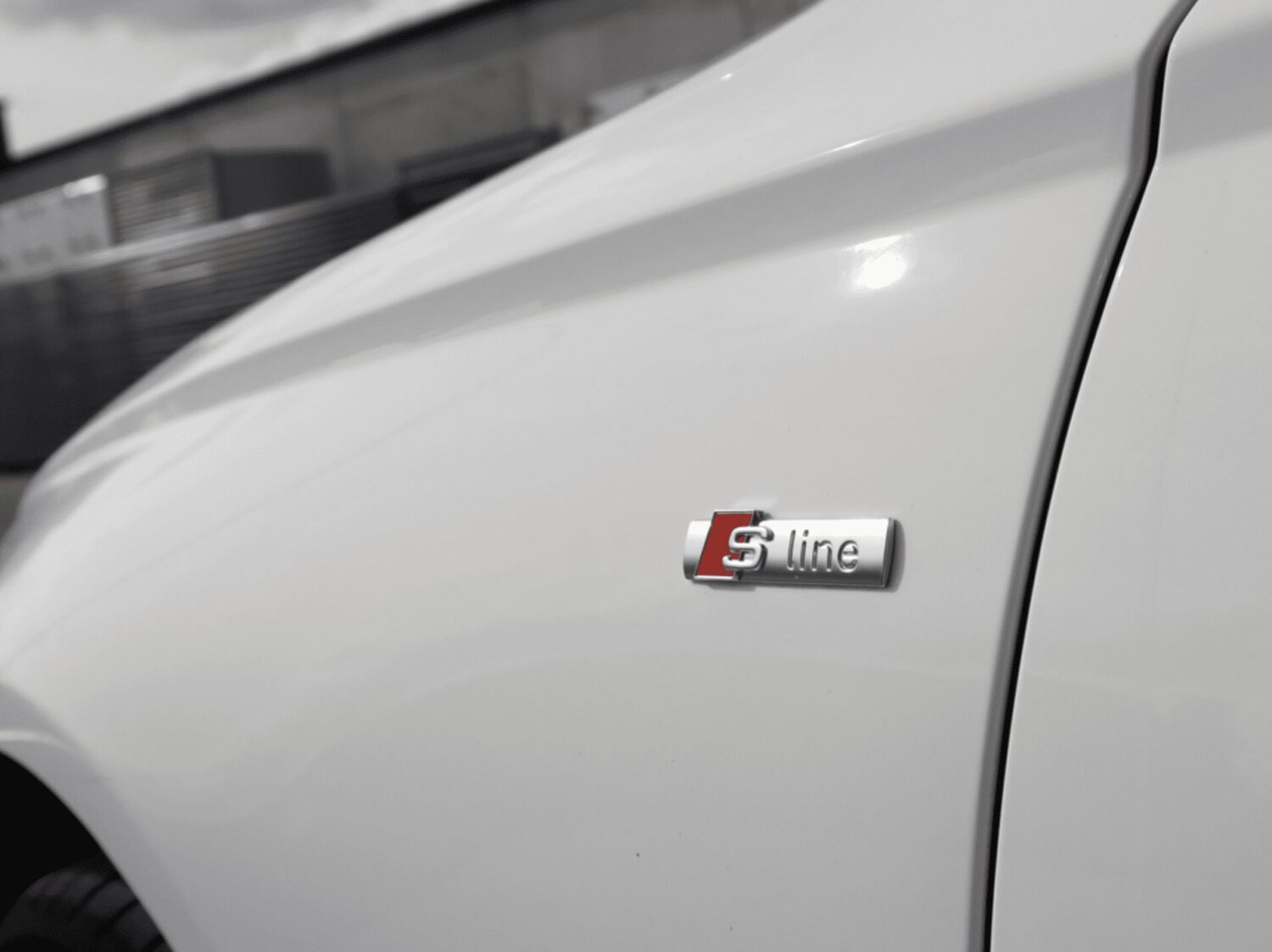 2X ORIGINÁLNÍ EMBLÉM S-LINE NA BLATNÍK AUDI A1 A3 A4 B6 B7 A6 A7 Q2 Q3 Q5 Q7 Q8 TT E-TRON 8N0853601A