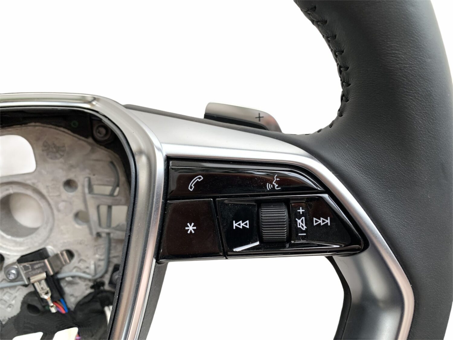 NOVÝ ORIGINÁLNÍ VYHŘÍVANÝ VOLANT DSG ČERNÝ KOŽENÝ MULTIFUNKČNÍ AUDI A8 A6 A7 Q7 Q8 E-TRON 4N0419508 4KE419091A