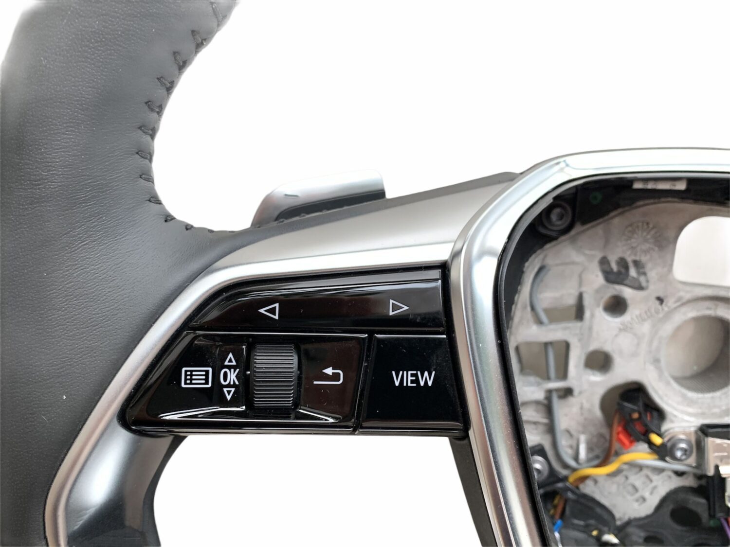 NOVÝ ORIGINÁLNÍ VYHŘÍVANÝ VOLANT DSG ČERNÝ KOŽENÝ MULTIFUNKČNÍ AUDI A8 A6 A7 Q7 Q8 E-TRON 4N0419508 4KE419091A